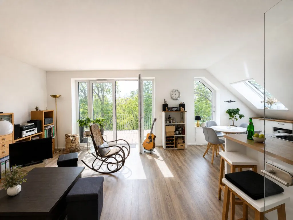 Immobilienangebot - Flensburg - Alle - Flensburg-Nordstadt: charmante 2-Zimmer-Dachgeschosswohnung mit schönem Balkon
