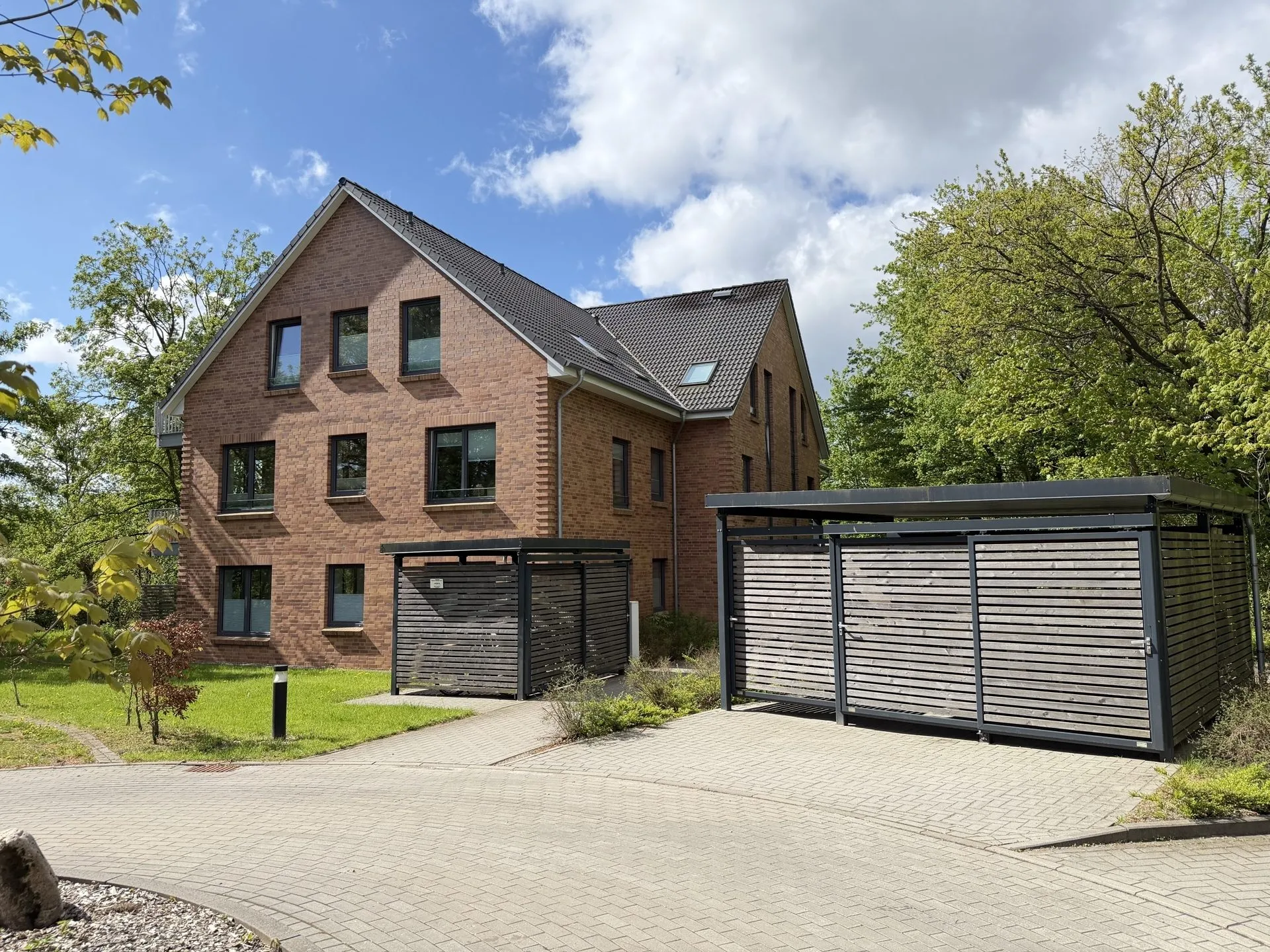 Immobilienangebot - Flensburg - Alle - Flensburg-Nordstadt: charmante 2-Zimmer-Dachgeschosswohnung mit schönem Balkon