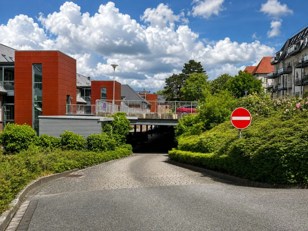 Immobilienangebot - Flensburg / Mürwik - Alle - Sonwik: überdachter Parkplatz im Parkhaus in bester Lage