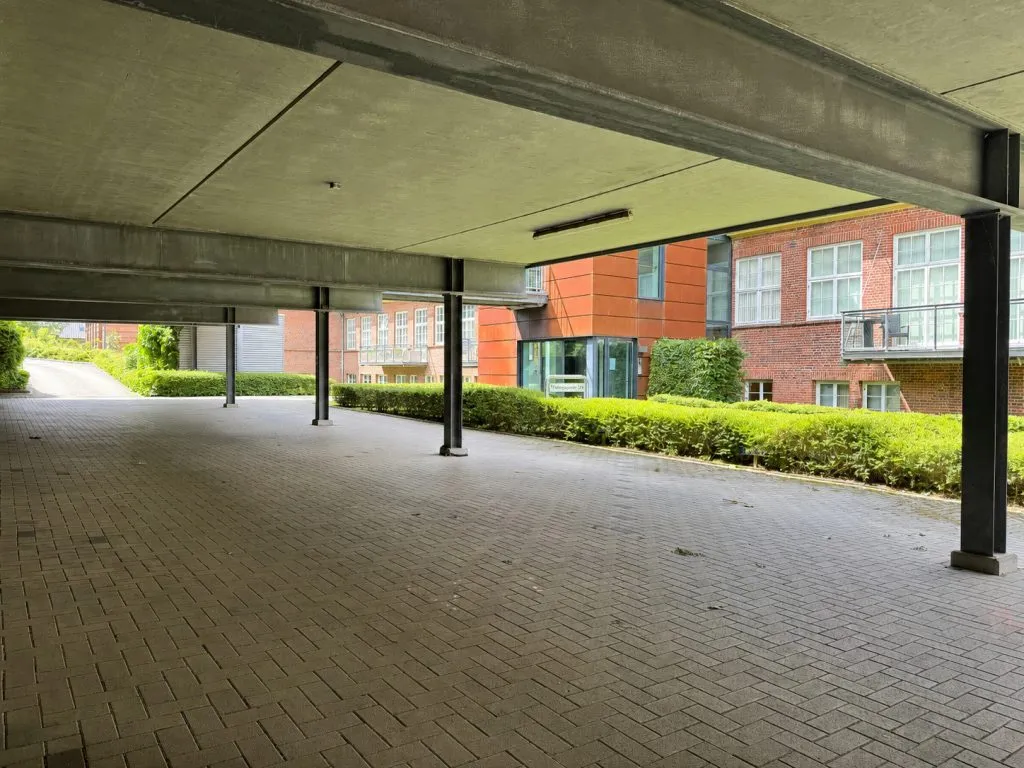 Immobilienangebot - Flensburg / Mürwik - Alle - Sonwik: überdachter Parkplatz im Parkhaus in bester Lage