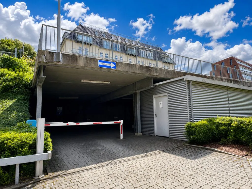 Immobilienangebot - Flensburg / Mürwik - Alle - Sonwik: überdachter Parkplatz im Parkhaus in bester Lage