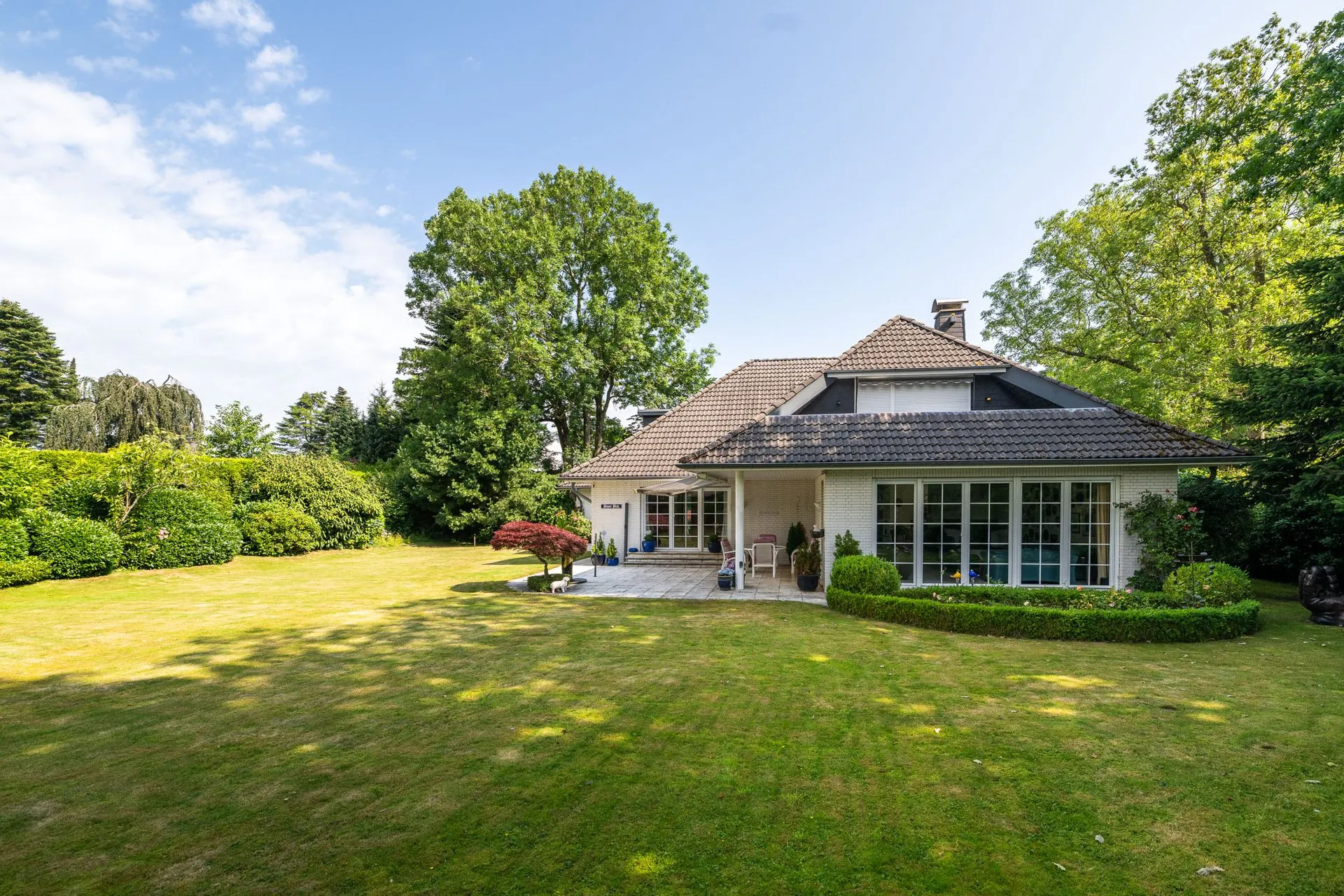 Immobilienangebot - Flensburg - Alle - Zeitlose Eleganz in begehrter Wohnlage – Exklusives Einfamilienhaus mit parkähnlichem Grundstück