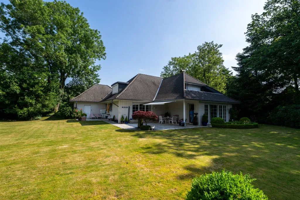 Gartenansicht Immobilienangebot - Flensburg - Alle - Zeitlose Eleganz in begehrter Wohnlage – Exklusives Einfamilienhaus mit parkähnlichem Grundstück