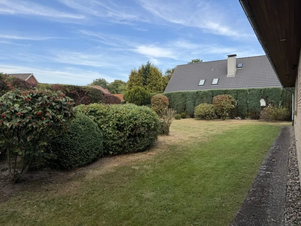 Immobilienangebot - Harrislee - Alle - Harrislee: gepflegter Winkelbungalow mit neuem Dach auf schönem Grundstück