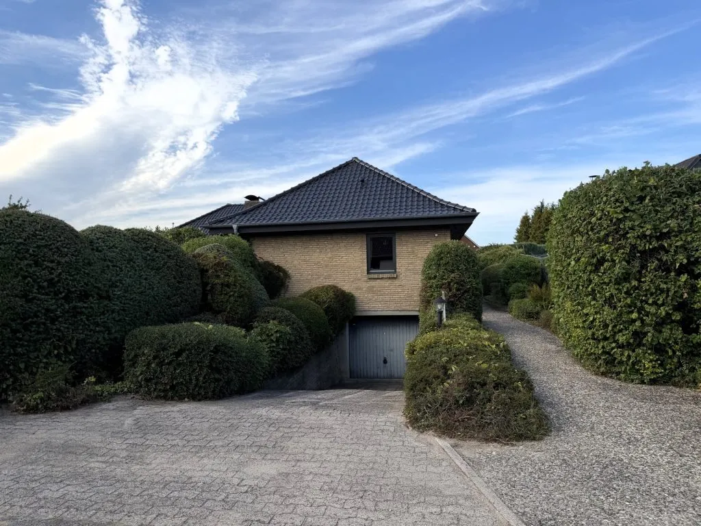 Immobilienangebot - Harrislee - Alle - Harrislee: gepflegter Winkelbungalow mit neuem Dach auf schönem Grundstück