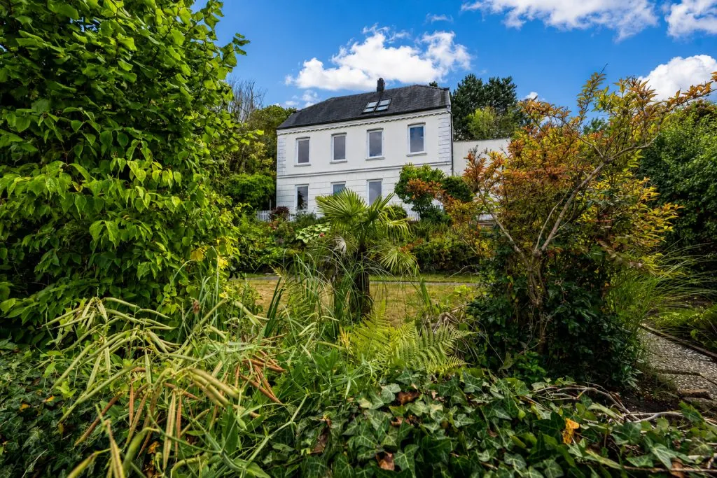 Immobilienangebot - Flensburg - Alle - Flensburg: modernisiertes und großzügiges Stadthaus mit vielseitigen Nutzungsmöglichkeiten